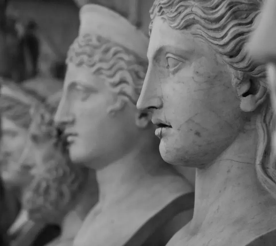statues romaines de visages 