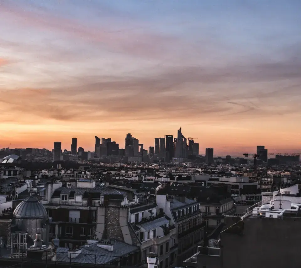 vue sur La Défense au soleil couchant 