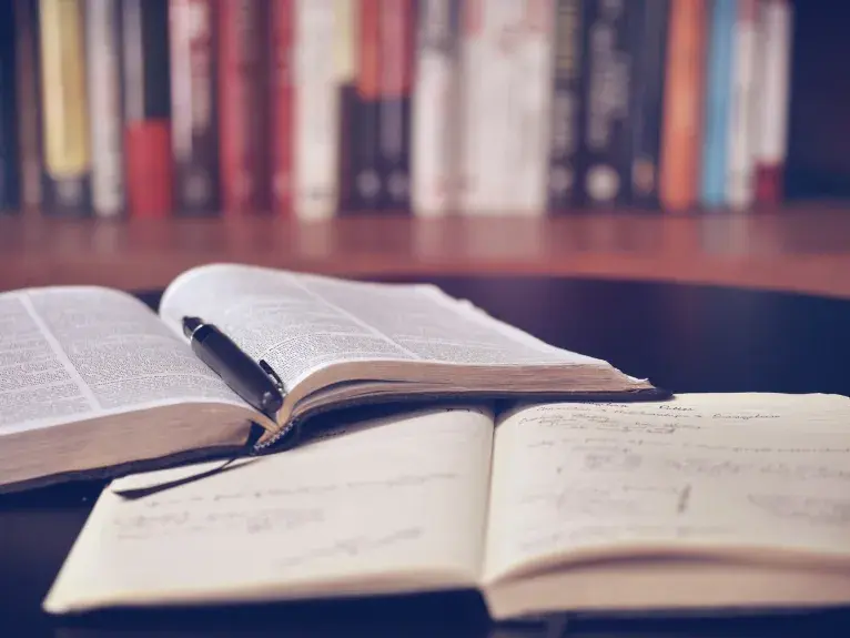 livres d'études ouverts