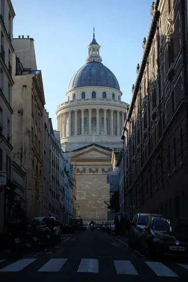 vue du panthéon depuis la rue valette